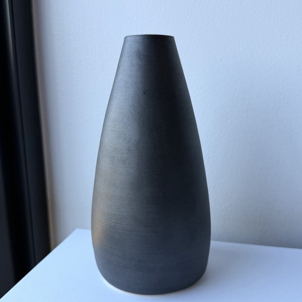 Material Good Pod Bud Vase Lauren Burman Pottery Matte Black Blackboard 6 1/2"